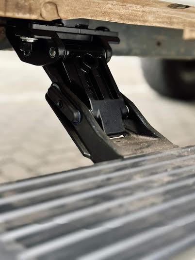 D.A.G | LC 79 Series electric side steps (Single Cab)