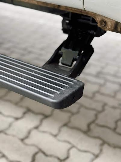 D.A.G | LC 79 Series electric side steps (Single Cab)